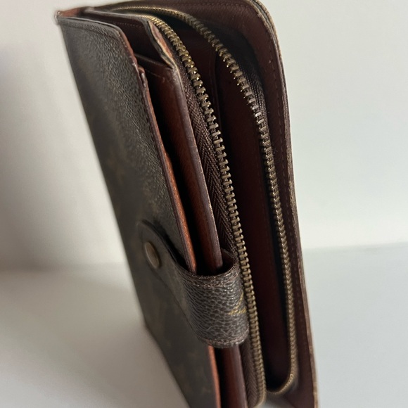Louis Vuitton Textured Brown Leather Wallet - Picture 3 of 15